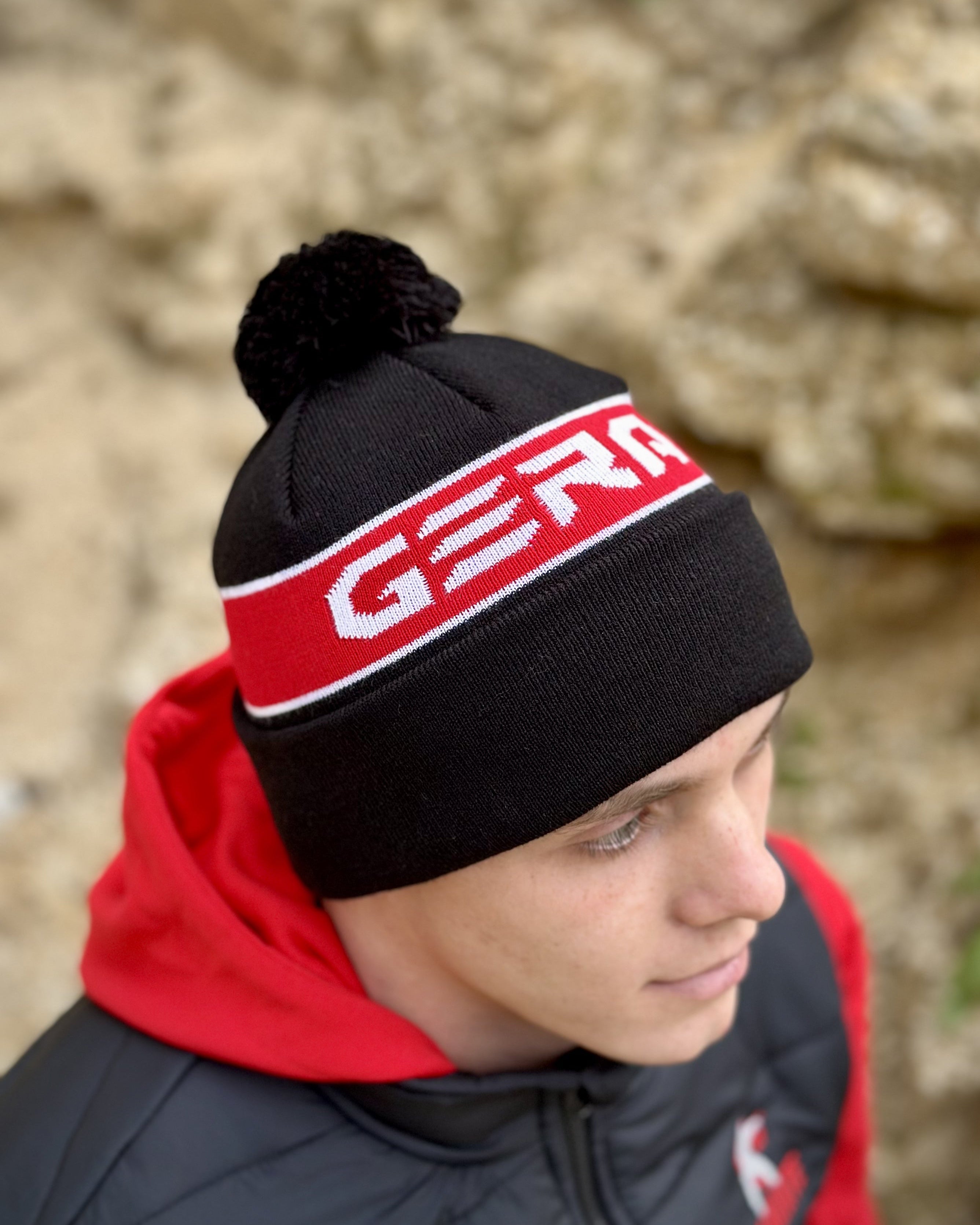 Шапка в'язана з помпоном Gera 1.05.0