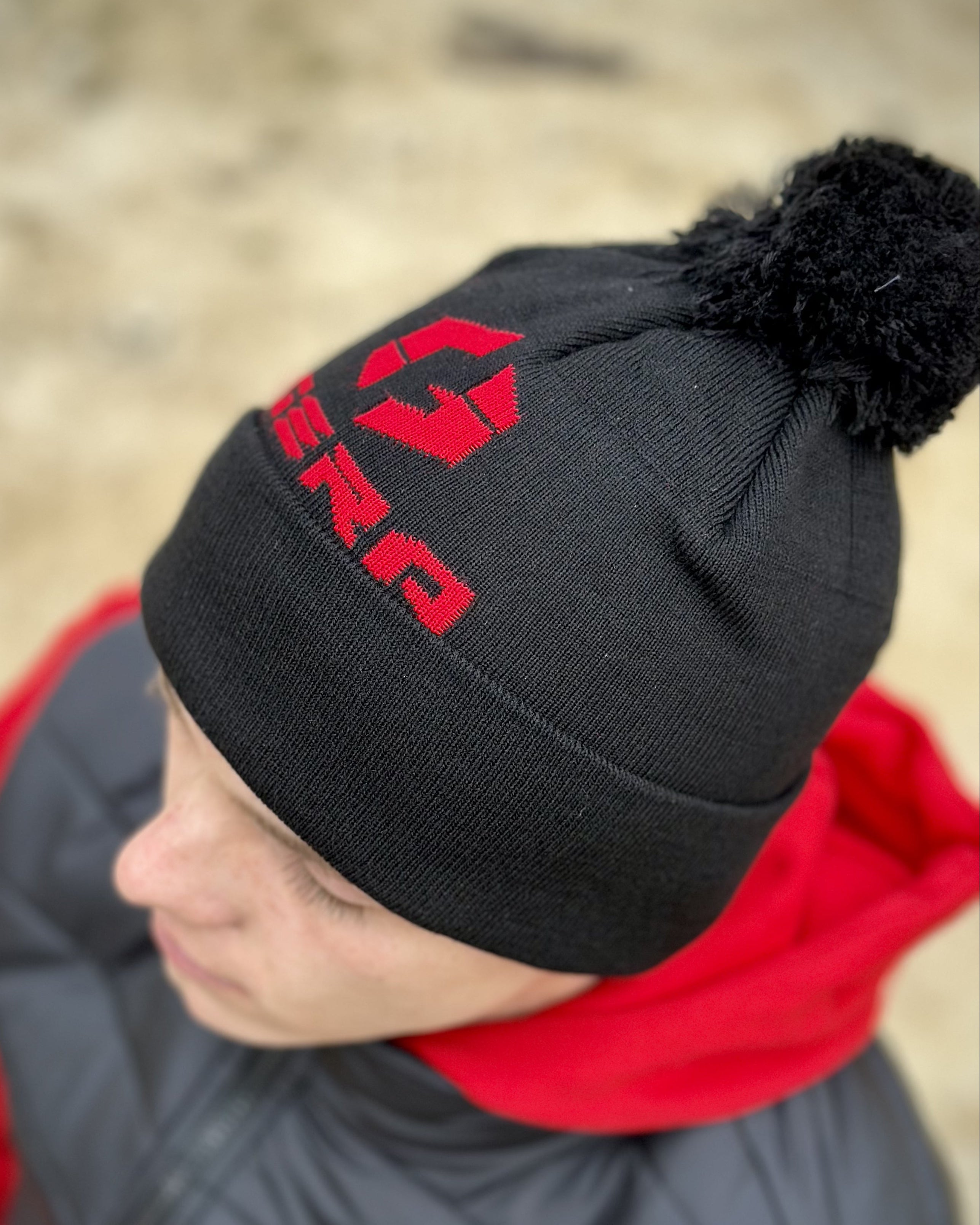 Шапка в'язана з помпоном Gera 1.05.1