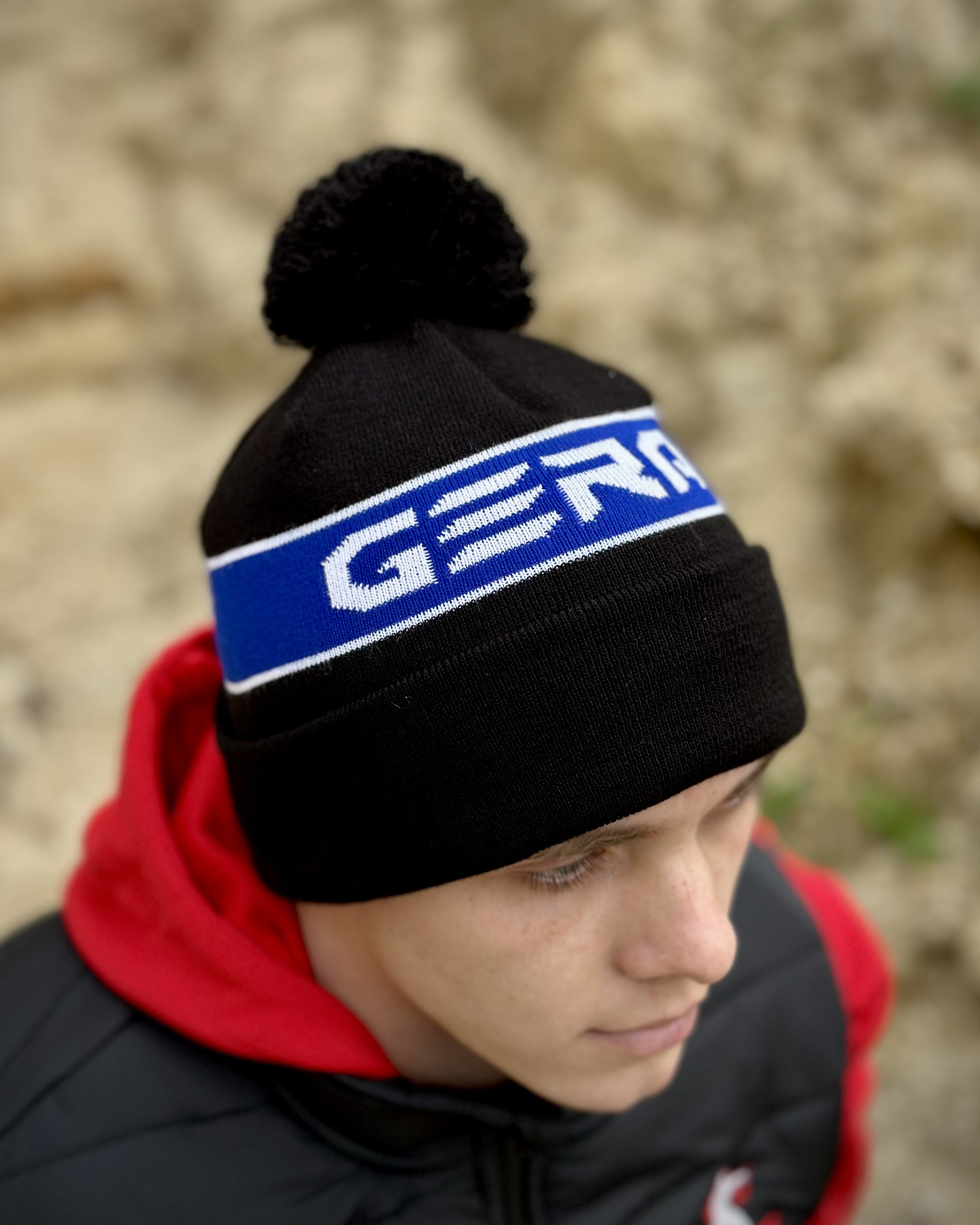 Шапка в'язана з помпоном Gera 1.05.0