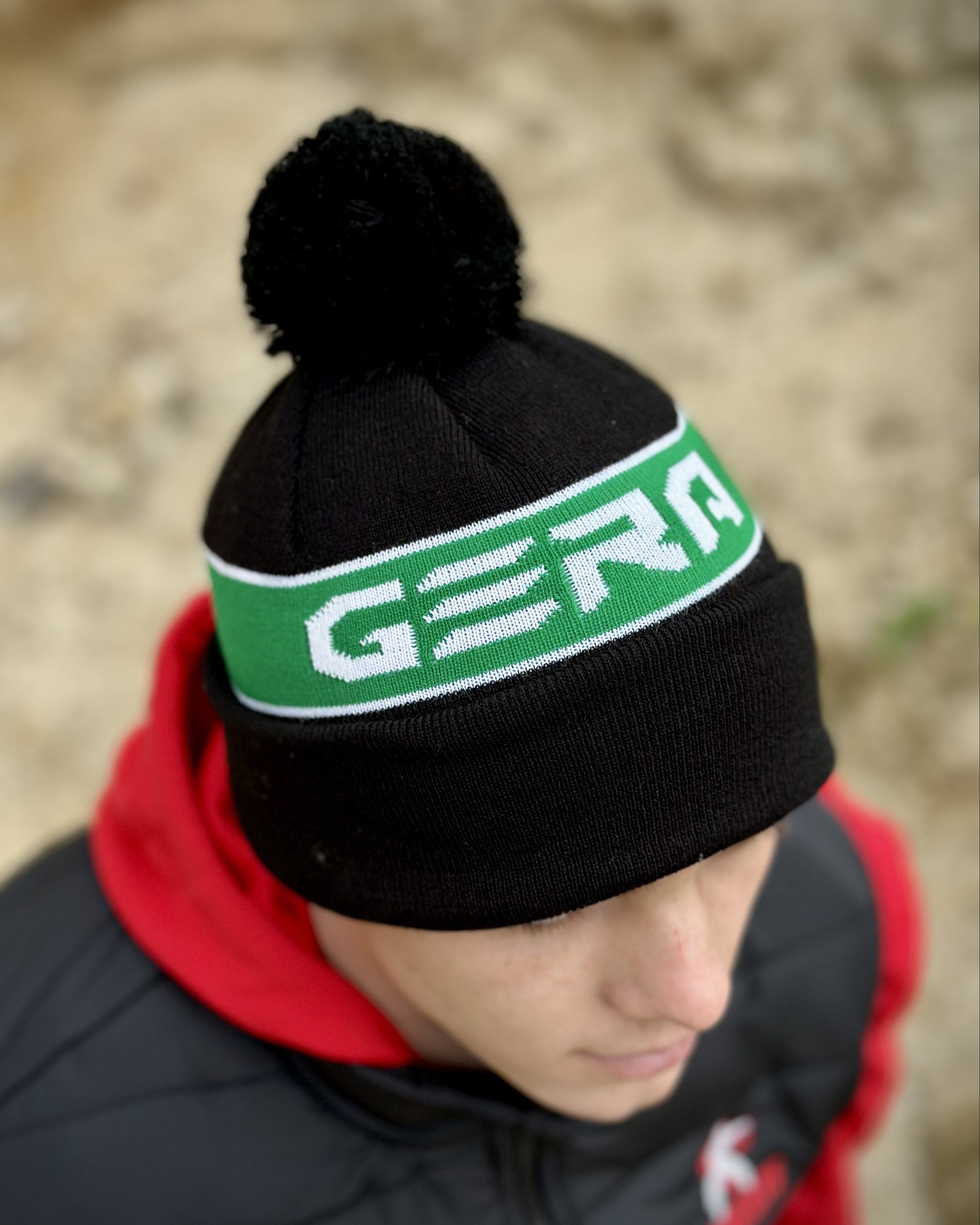 Шапка в'язана з помпоном Gera 1.05.0